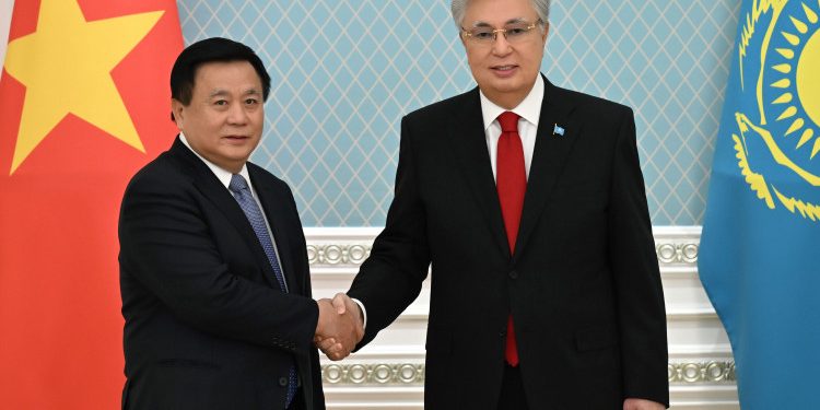 Мемлекет басшысы Вьетнам Коммунистік партиясы Орталық комитеті Саяси бюросының мүшесі Нгуен Суан Тхангты қабылдады