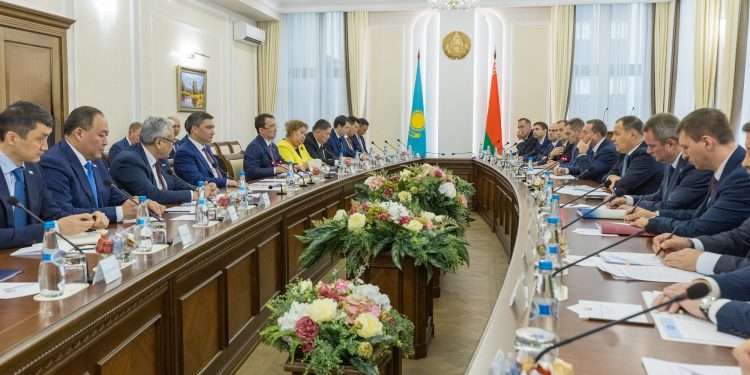 Қазақстан мен Беларусь премьер-министрлері сауда-экономикалық ынтымақтастық мәселелерін талқылады
