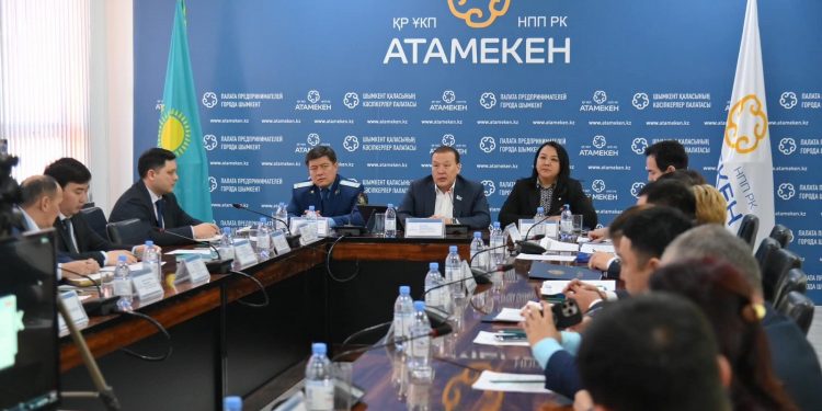 Мәжіліс депутаты шымкенттік кәсіпкерлермен кездесті