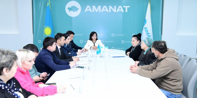 «AMANAT» ПАРТИЯСЫ: ӘЙЕЛДЕР ҚАНАТЫ ҚЫЗ-КЕЛІНШЕКТЕРГЕ КӨМЕК ҚОЛЫН СОЗДЫ