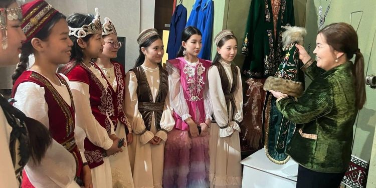 ТҮРКІСТАНДА ҰЛТТЫҚ КИІМ КҮНІНЕ АРНАЛҒАН КӨРМЕ ӨТТІ