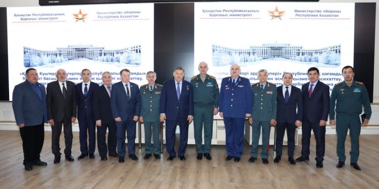 Қорғаныс министрі ардагерлерге әскери қызметшілер және зейнеткерлерді әлеуметтік қолдаудың жаңа шараларын ұсынды