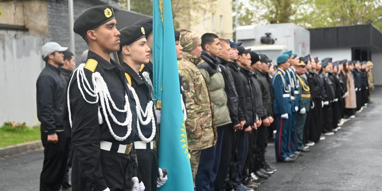 Шымкентте әскерге шақырылғандарды салтанатты түрде шығарып салу рәсімі өтті