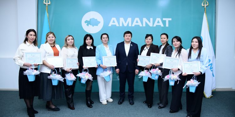 ФИЛИАЛ ТӨРАҒАСЫ ҚЫЗ-КЕЛІНШЕКТЕРДІ ҚҰТТЫҚТАДЫ