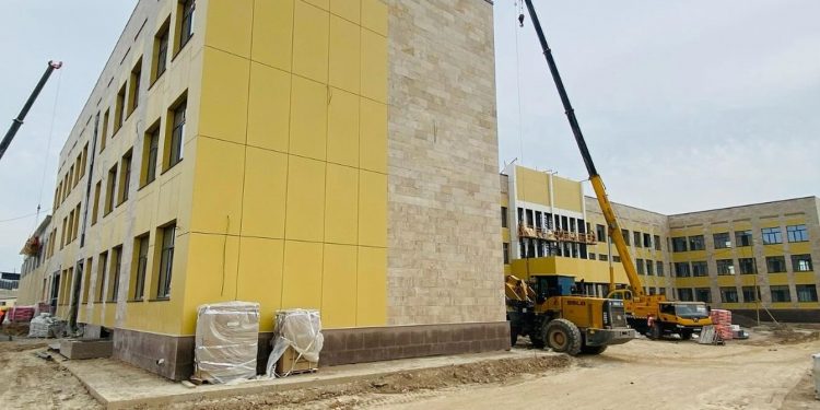 ТҮРКІСТАН ОБЛЫСЫНДА ӘЛЕУМЕТТІК МАҢЫЗДЫ НЫСАНДАРДЫҢ ҚҰРЫЛЫСЫ ҚАРҚЫНДЫ ЖҮРІП ЖАТЫР