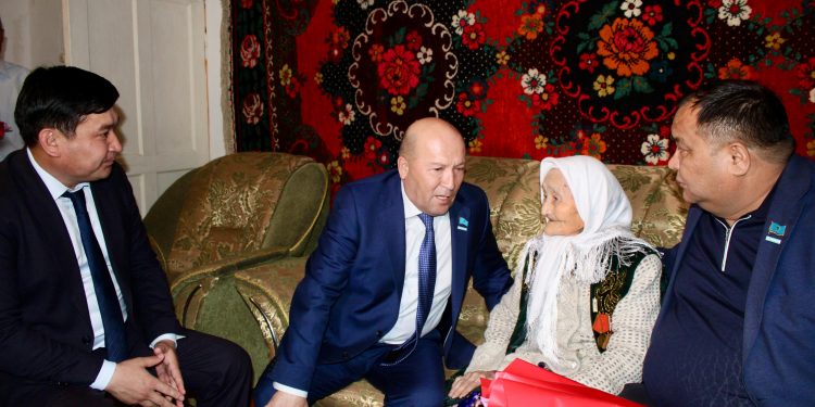 Тыл ардагерлеріне құрмет көрсетілді