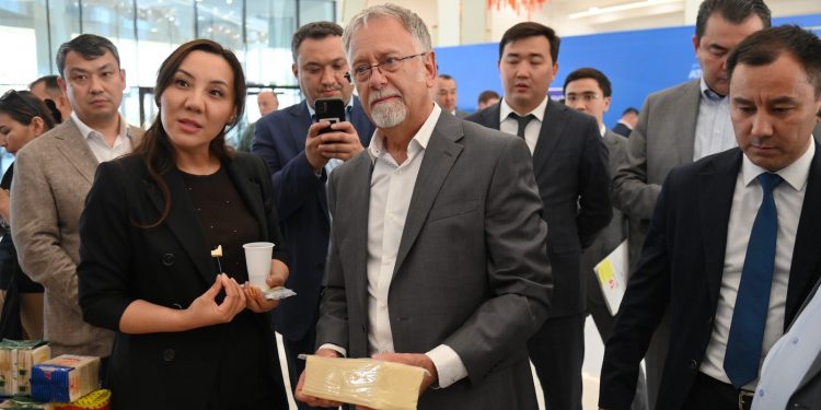 «Теңізшевройл» делегациясы Шымкент кәсіпкерлерінің өнімдерімен танысты