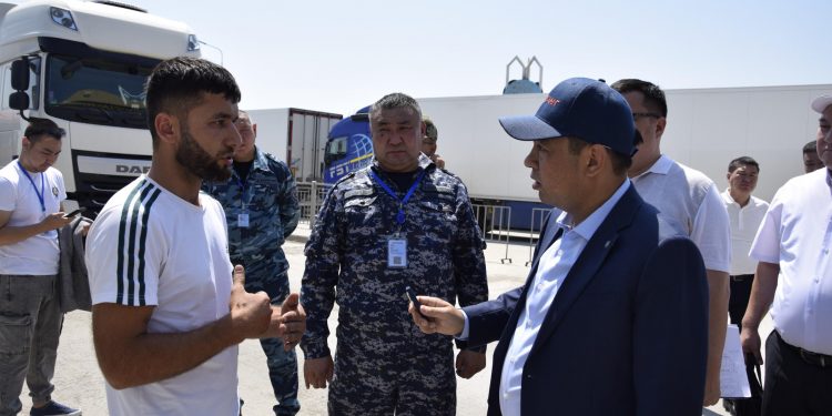 В Туркестане принимаются меры по устранению коррупционных барьеров на таможенных постах