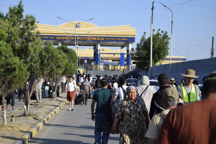 В Туркестане принимаются меры по устранению коррупционных барьеров на таможенных постах
