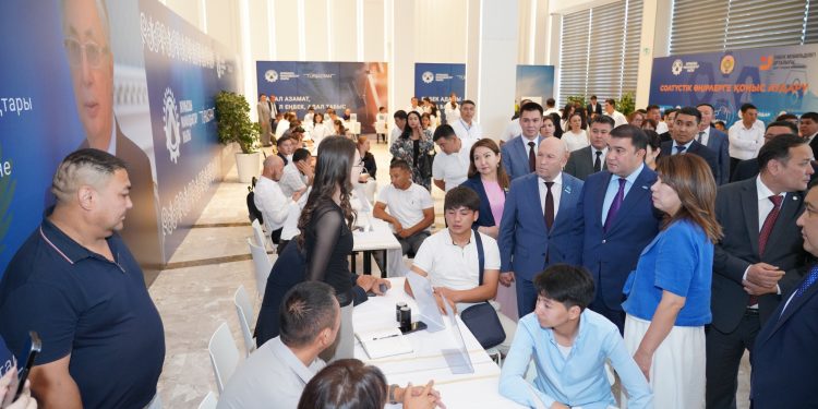 В ТУРКЕСТАНЕ В РАМКАХ ГОДА РАБОЧИХ СПЕЦИАЛЬНОСТЕЙ ПРОШЛИ ЯРМАРКА ВАКАНСИЙ И ФОРУМ ДЛЯ ВЫПУСКНИКОВ КОЛЛЕДЖЕЙ