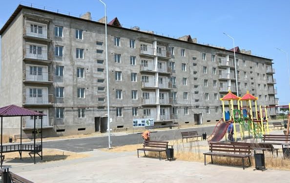 ТҮРКІСТАН ОБЛЫСЫ ӘКІМІ АППАРАТЫНЫҢ БАСШЫСЫ ЖЕТІСАЙ АУДАНЫНДАҒЫ ҚҰРЫЛЫС НЫСАНДАРЫН АРАЛАДЫ