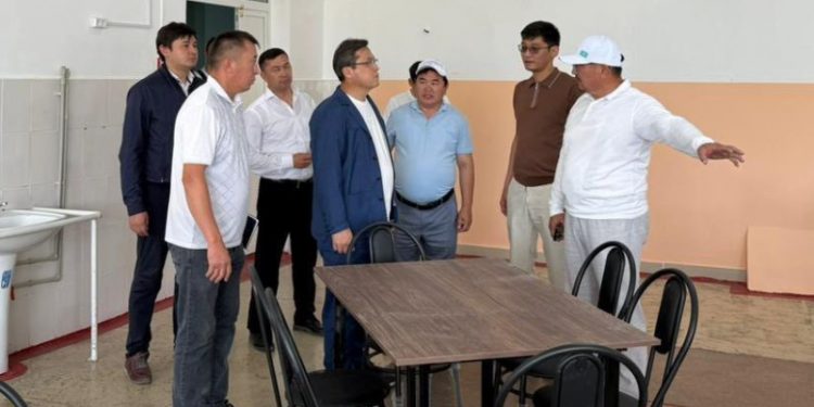 ТҮРКІСТАН: Мектептердің құрылысы зерделеніп, лагерьлердің дайындығы пысықталды