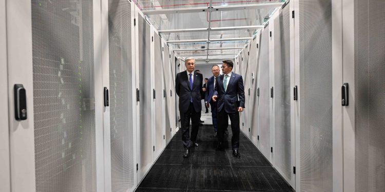 Қасым-Жомарт Тоқаев суперкомпьютерді іске қосу рәсіміне қатысты