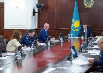 Заң мен тәртіп: Олжас Бектенов Құқық бұзушылықтың алдын алу жөніндегі ведомствоаралық комиссияның отырысын өткізді