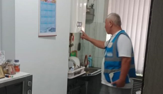 ШЫМКЕНТ: қала тұрғындарына газды қауіпсіз пайдалану ережелері түсіндірілуде  