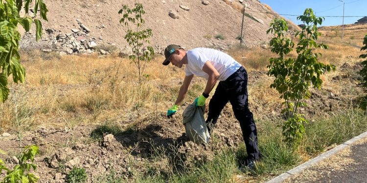 Қала – бұл сен өзің: шымкенттіктер туған үйін қалай тазартып жатыр