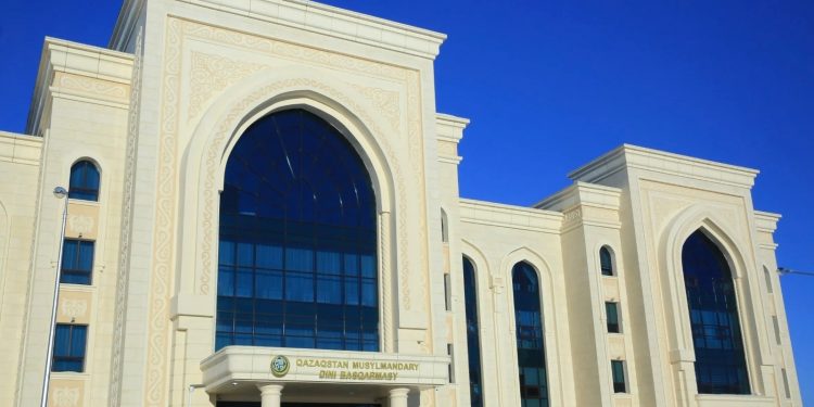 Қоғамдық орындарда бет-әлпетті жабатын киім киюге тыйым салынды