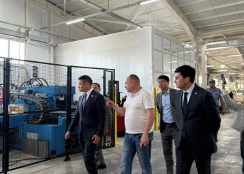 МӘЖІЛІС ДЕПУТАТЫ ТҮРКІСТАН ОБЛЫСЫНДАҒЫ ӨНДІРІС ОРЫНДАРЫМЕН ТАНЫСТЫ