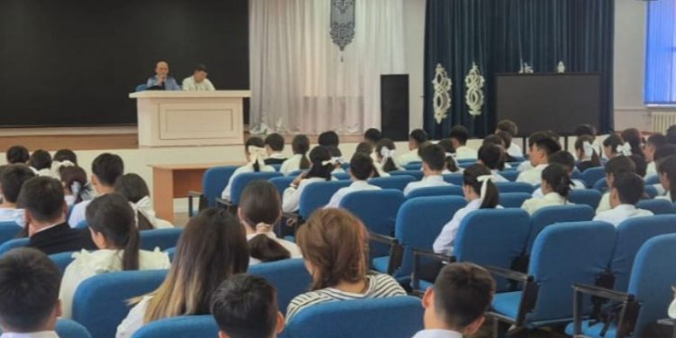 Балалар қауіпсіздігі – басты назарда: Шымкентте мектеп оқушыларымен құқықтық тәрбие жұмыстары жүргізілді