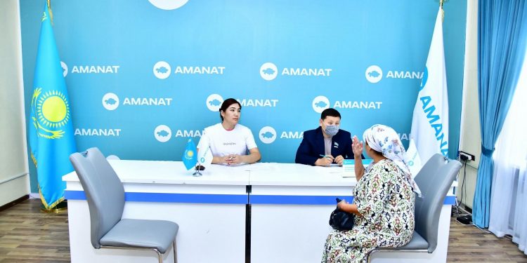 «AMANAT» ПАРТИЯСЫ: «ҚОЛДАУ ТАППАДЫМ» ДЕГЕН АЗАМАТ ДЕПУТАТТАН КӨМЕК СҰРАП КЕЛДІ