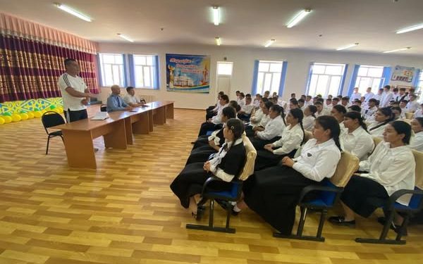 Синтетикалық есірткі – жас ұрпаққа қауіп: Шымкентте полиция қызметкерлері оқушылармен кездесу өткізді 