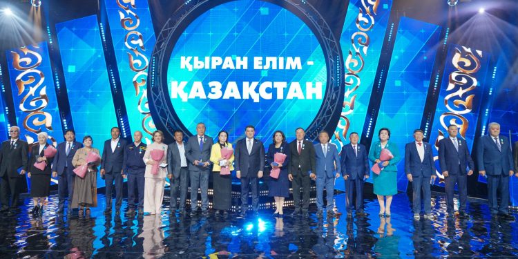 ТҮРКІСТАНДА РЕСПУБЛИКА КҮНІНЕ АРНАЛҒАН «ҚЫРАН ЕЛІМ –ҚАЗАҚСТАНЫМ» САЛТАНАТТЫ ІС-ШАРАСЫ ӨТТІ