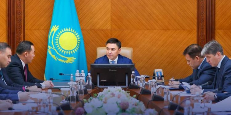 ШЫМКЕНТ: аппараттық мәжіліс өтіп, өзекті мәселелер қаралды  