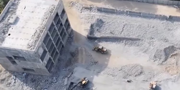 ШЫМКЕНТ: Заңсыз берілген жер учаскесіндегі құрылыс нысаны толық бұзылды
