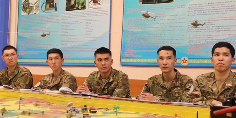 Әскери борышын абыроймен өтеген жас жігіт офицер болуды мақсат етуде