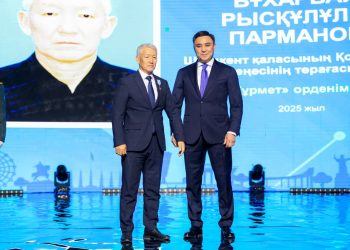 Шымкентте Республика күні мен Егемендік декларациясының 35 жылдығына арналған салтанатты іс-шара өтті