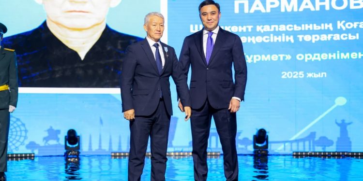 Шымкентте Республика күні мен Егемендік декларациясының 35 жылдығына арналған салтанатты іс-шара өтті