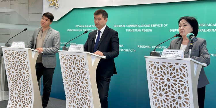 ТҮРКІСТАН ОБЛЫСЫНДА ТҰМАУ МЕН ЖРВИ-ГЕ ҚАРСЫ ЕКПЕ САЛУ ЖҰМЫСТАРЫ ЖҮРІП ЖАТЫР