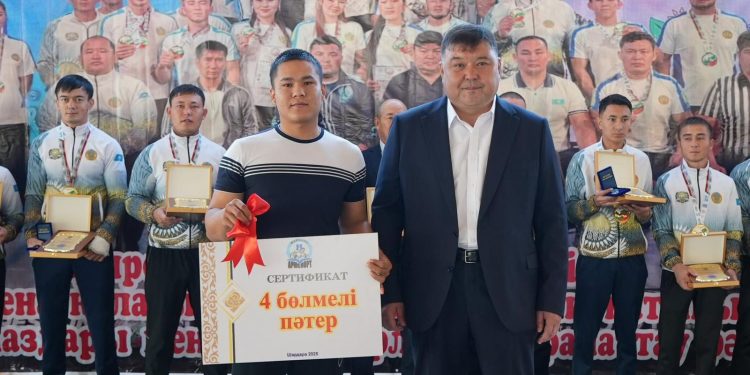 ШАРДАРА: ЖЫЛДЫҢ ҮЗДІК СПОРТШЫСЫНА ПӘТЕР КІЛТІ ТАБЫСТАЛДЫ