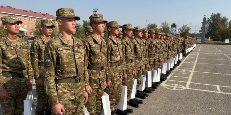 Шымкентте қызмет еткен 140 сарбаз үйіне қайтты