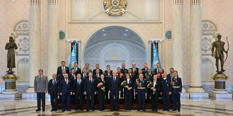 ПРЕЗИДЕНТ ҚҰТҚАРУШЫЛАРДЫ КӘСІБИ МЕРЕКЕСІМЕН ҚҰТТЫҚТАДЫ