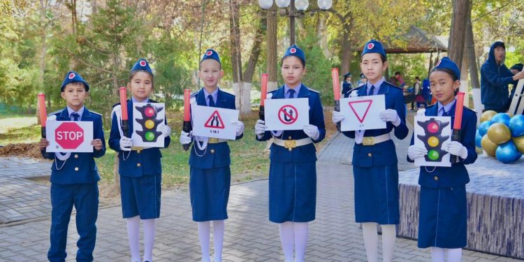 Закон и порядок: в Шымкенте полиция представила детям мультфильм о законе