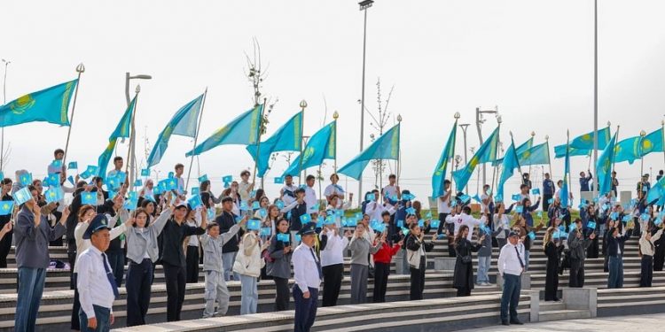ШЫМКЕНТТЕ РЕСПУБЛИКА КҮНІНЕ ОРАЙ МЕМЛЕКЕТТІК ТУ САЛТАНАТТЫ ТҮРДЕ КӨТЕРІЛДІ