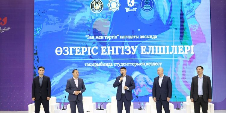 Послы перемен: молодёжь Шымкента выступила за Закон и Порядок