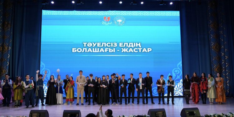 ШЫМКЕНТТЕ «ТӘУЕЛСІЗ ЕЛДІҢ БОЛАШАҒЫ – ЖАСТАР» АТТЫ МЕРЕКЕЛІК КОНЦЕРТ ӨТТІ