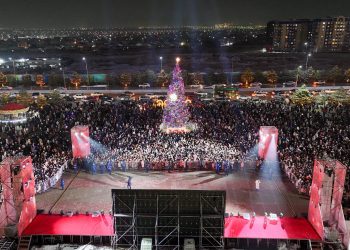В ШЫМКЕНТЕ ЗАЖГЛИ ОГНИ ГЛАВНОЙ НОВОГОДНЕЙ ЁЛКИ ГОРОДА