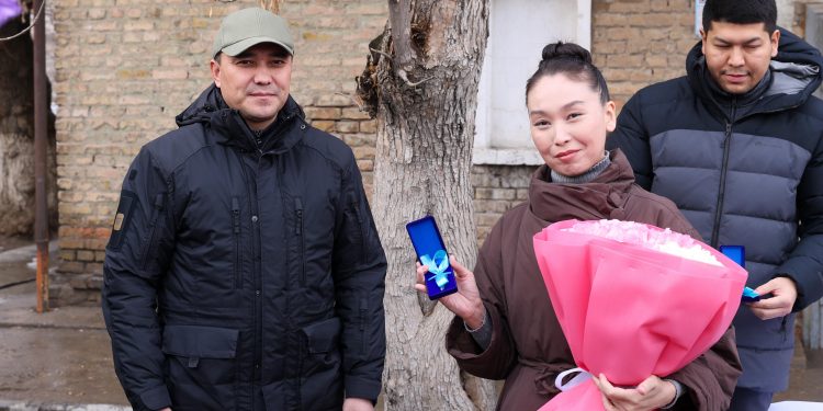 ШЫМКЕНТ: КӨКСАЙ АУМАҒЫН ЖАҢАРТУ АЯСЫНДА 20 ОТБАСЫ ЖАҢА ПӘТЕРЛІ БОЛДЫ