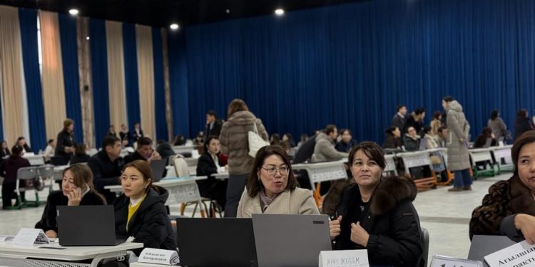 Шымкентте педагогтерге арналған бос жұмыс орындары жәрмеңкесі өтті