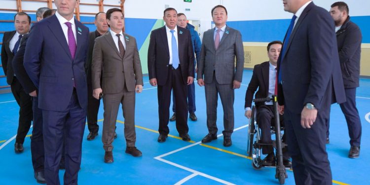 Экспортқа бағдарланған өндіріс: Мәжіліс депутаттары Түркістан облысындағы ірі кәсіпорынға барды