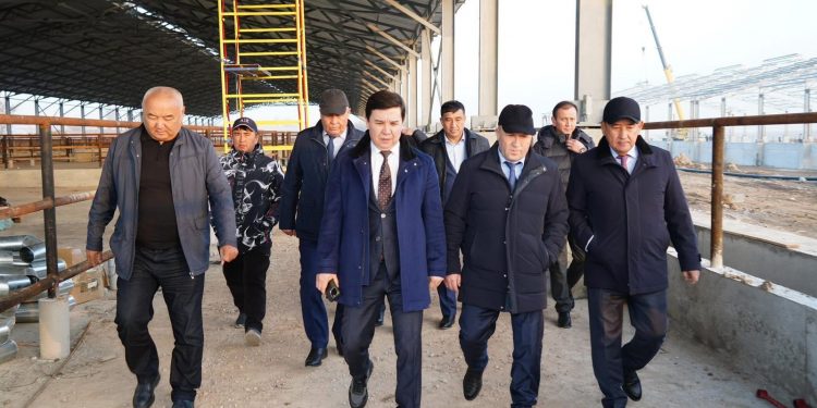 МӘЖІЛІС ДЕПУТАТЫ ҚАЗЫҒҰРТ АУДАНЫНДАҒЫ ЖАҢА ЖОБАЛАРМЕН ТАНЫСТЫ