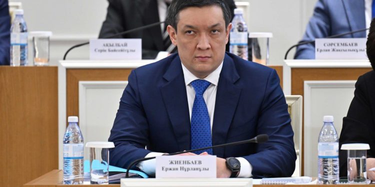 Бүгін Контитуциялық Реформалар реформалар жөніндегі комисмияның алғашқы отырысы өтуде.