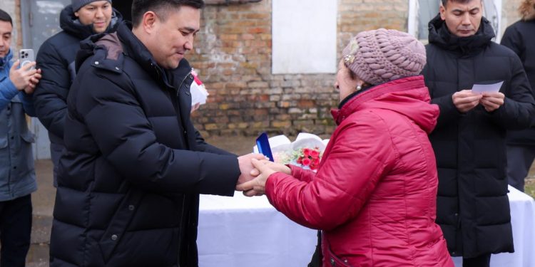 КӨКСАЙ: ЕСКІ ҮЙЛЕРДЕГІ ОТБАСЫЛАР ҚОНЫС АУДАРДЫ