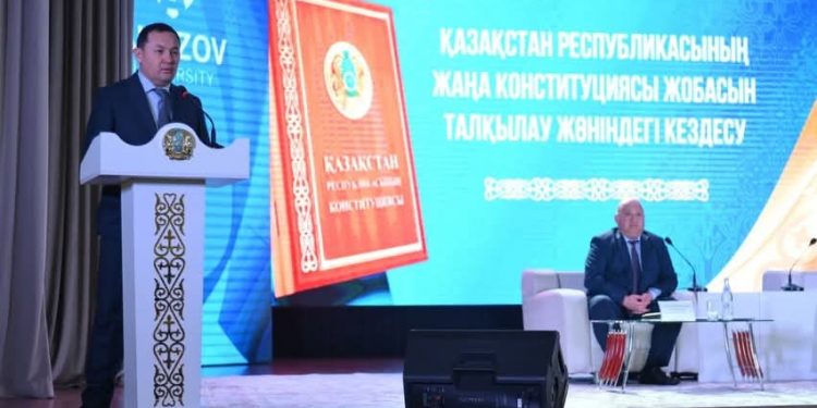 М.Ауезов университетінде өткен жиында жаңа Конституция жобасына қолдау білдірілді