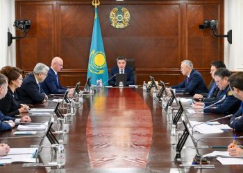 Олжас Бектенов жаңа Конституция жобасын талқылау аясында ақпараттық-түсіндіру жұмыстарын ұйымдастыру бойынша кеңес өткізді