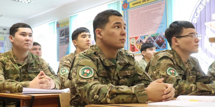 Отан қорғау жолын таңдаған болашақ дәрігер