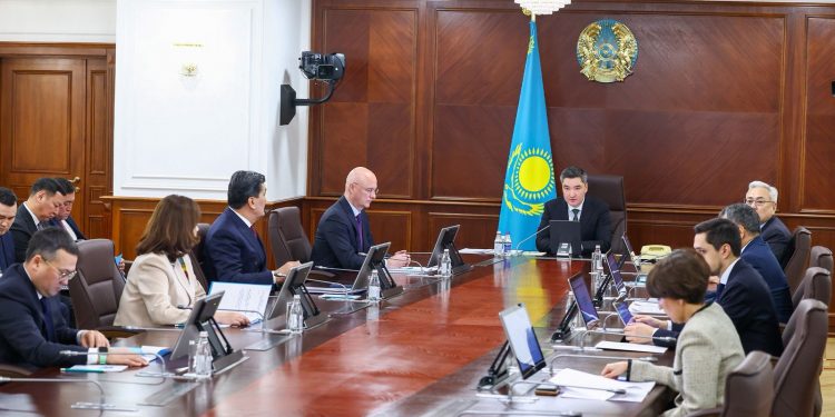 Экологическая культура как один из базовых принципов Конституции: в Правительстве рассмотрен ход реализации президентской инициативы «Таза Қазақстан»